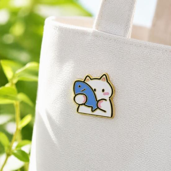 Kitten Hugging Fish Pin Holding Cartoon Cat Brooch, Enamel Alloy Badge Pin, Animal Lapel Pins Clothing Accessories for Backpacks Hats Scarves Jackets