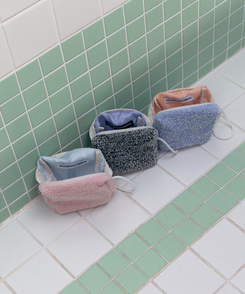38Comeoncommon Boucle Pouch (Light Pink)