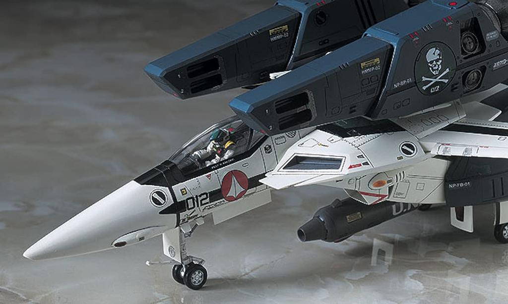 Hasegawa Super Dimension Fortress Macross Super Dimension Fortress Macross Do You Remember Valkyrie Weapon Set Scale Plastic Model Kit 6 / Love? VF-1