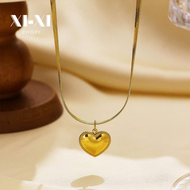 European Heart Pendant Snake Chain Necklace In Titanium Steel