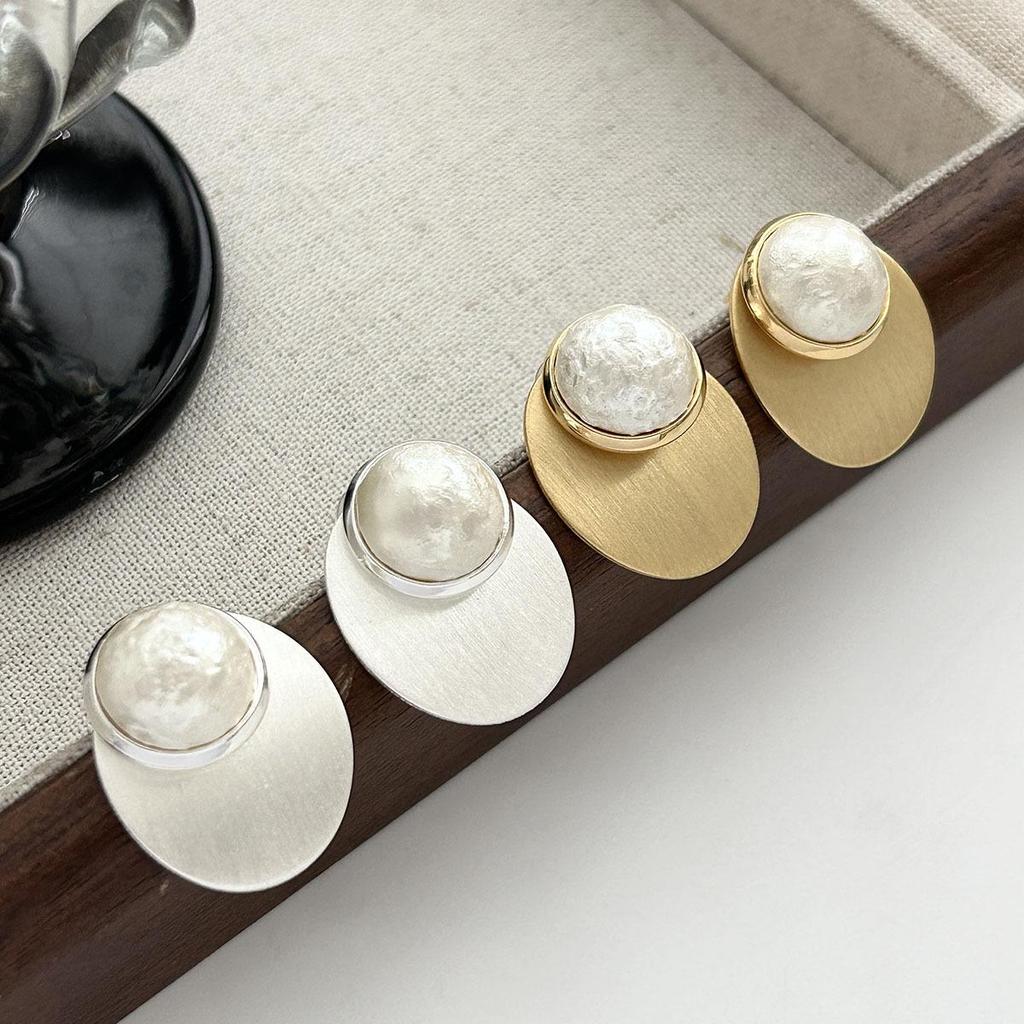 Elegant Pearl Stud Earrings for Women - Versatile Gold Design, Perfect for Everyday and Special Occasions.