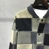 Moda męska Jesień/Zima 2024: Kolorowy kardigan dzianinowy w kratę - Modny, młodzieżowy i wszechstronny top casualowy