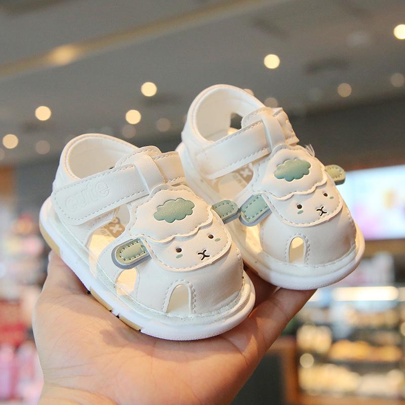 Fashion Girl Shoes Summer New Kid Sandals Soft Soled Baby Shoe Anti Slip Kid Beach Shoes Versatile Walking Shoe Squeaker Shoes