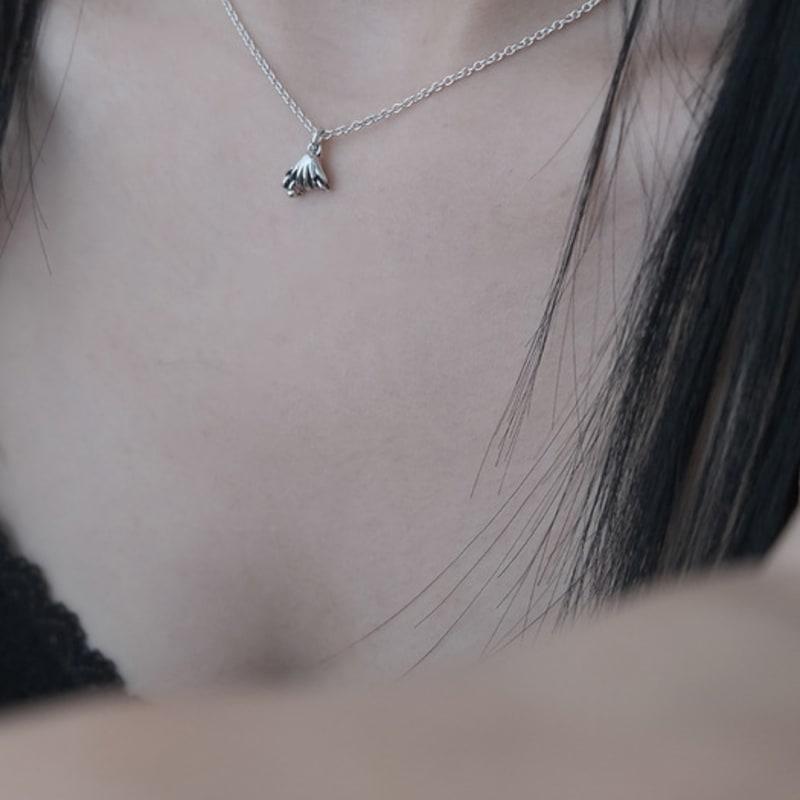 Reinheart Mini Shell Piercing Necklace