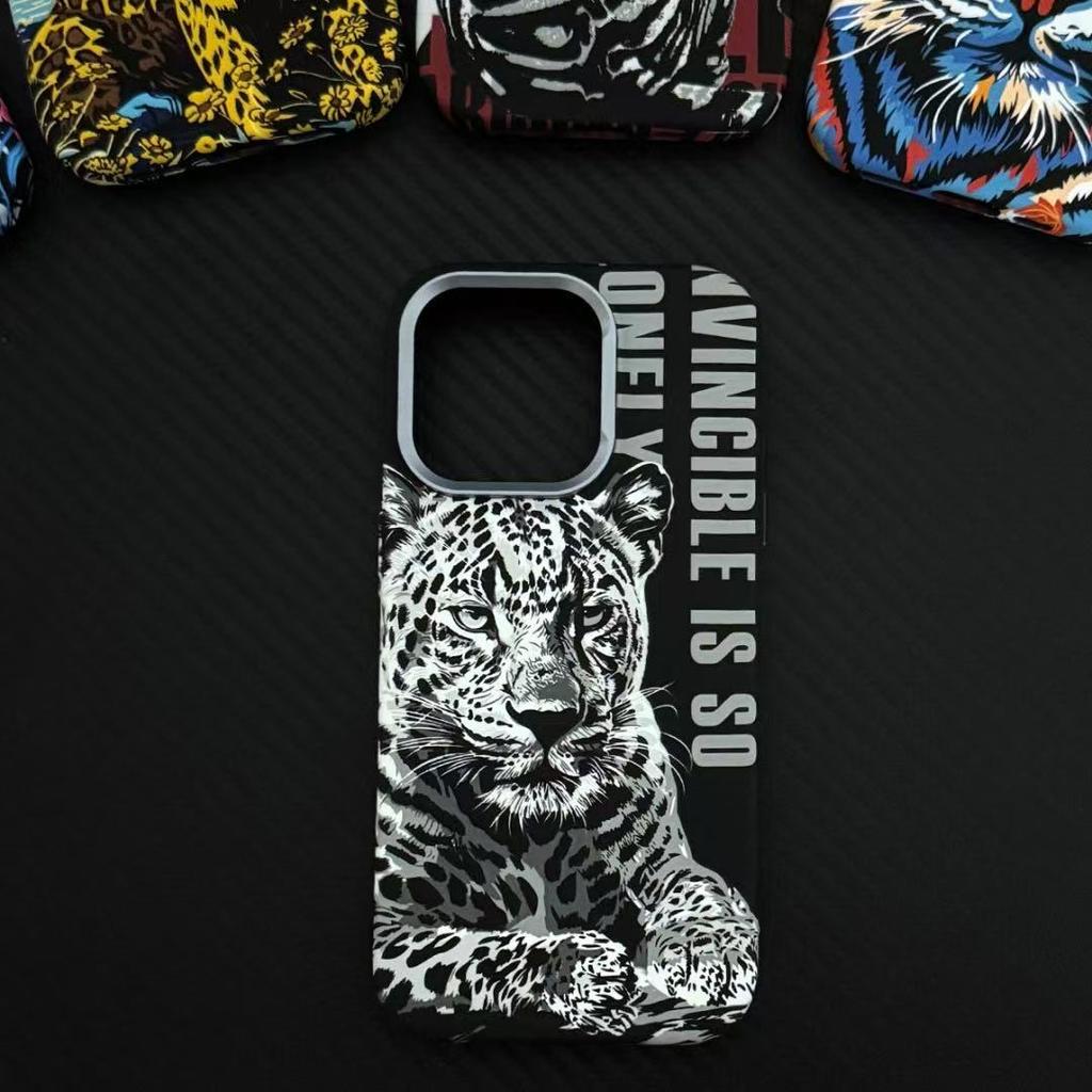 Applicable iPhone18 Kevlar Magnetic Mobile Phone Case Apple 17promax Metal Lens Luminous PC Case