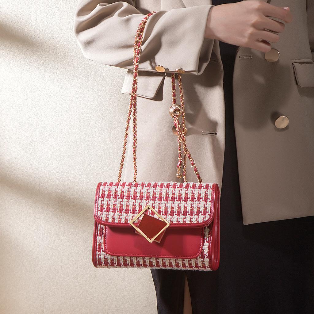 Trendy Versatile Red Wedding Bag for Brides, Women's 2024 New Fashion Crossbody Bag, Stylish and Elegant Small Square Bag