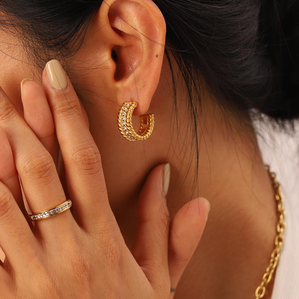 Stainless steel c-shaped earrings, pearl studs, European and American ins earrings, titanium steel does not fade