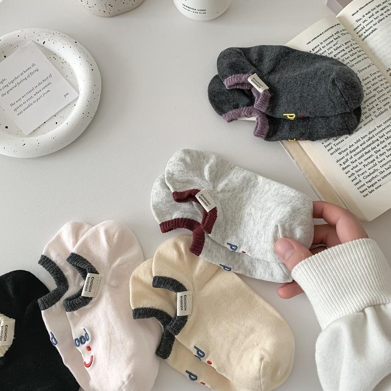 Spring and Summer Thin Women's Socks with Embroidered Letters, Cartoon Smiling Faces, Invisible and Non-dropping Heels