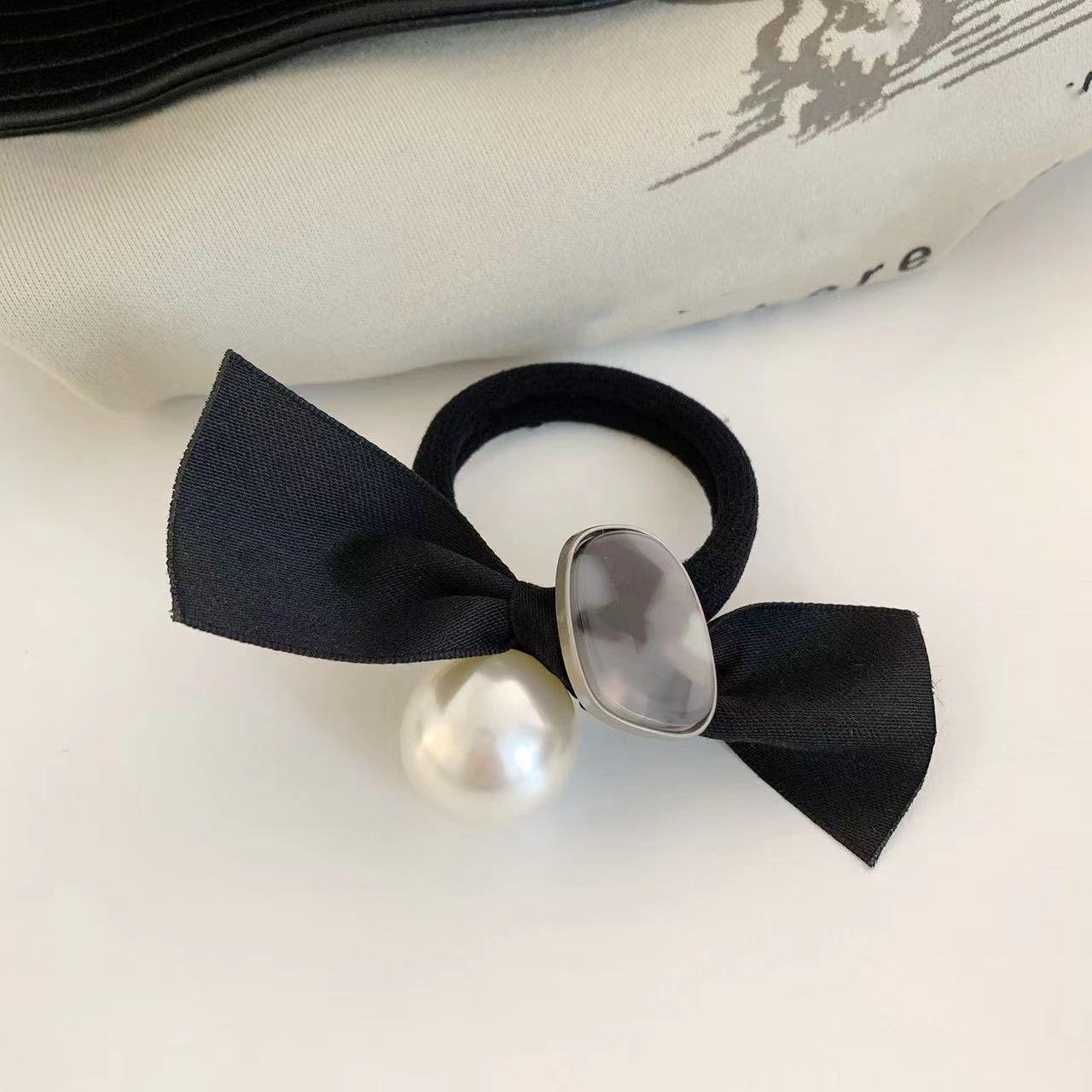 

Елегантна високоякісна гумка-метелик з перлами - чорна гумка