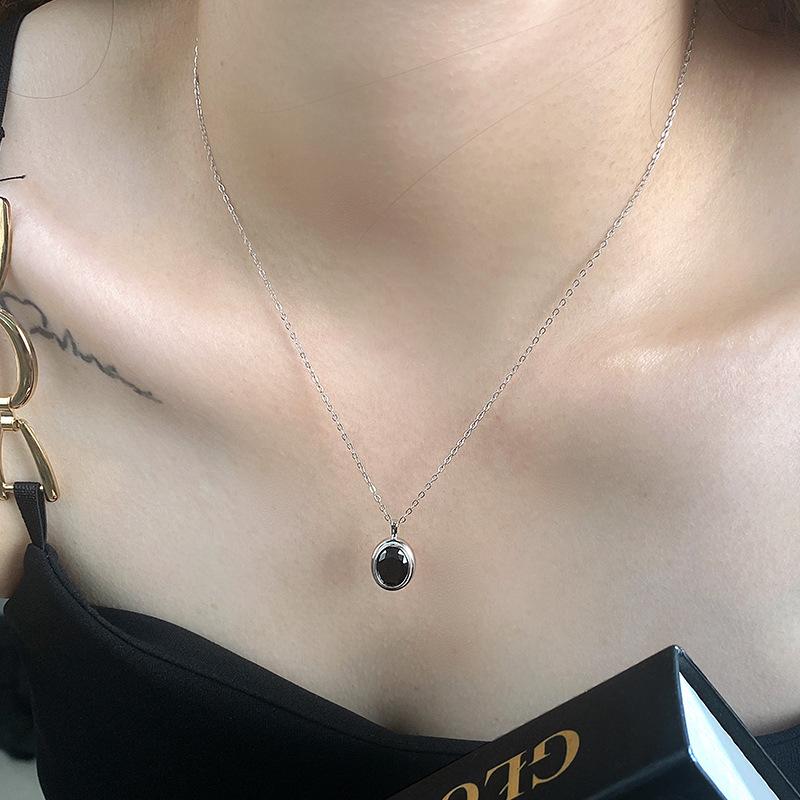 Oval Black Diamond Necklace with Dark Style, Simple and Versatile Collarbone Chain, Men's and Women's Personalized Necklaces