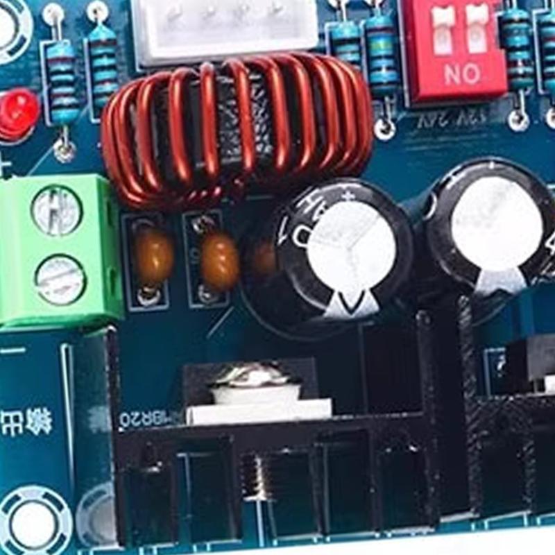 Kompaktes PWM-Reglermodul 4V bis 40V Eingang 1,25V 36V Einstellbarer Ausgang 94% Effizienz 8A Kapazität