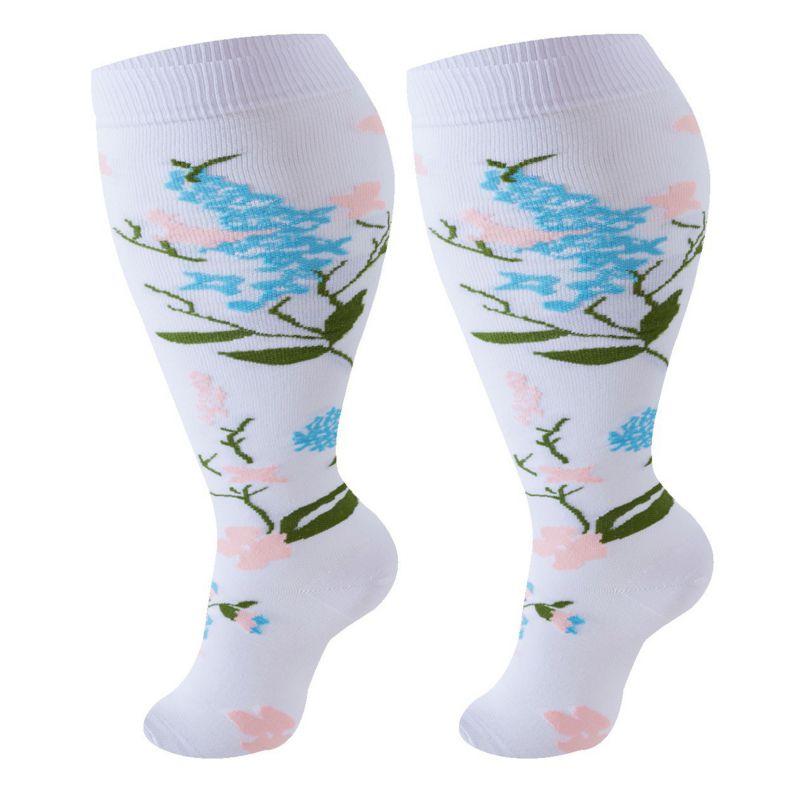 

Женские компрессионные носки большого размера с широкой голенью улучшают кровообращение, уменьшают болезненность и отечность. 4XL