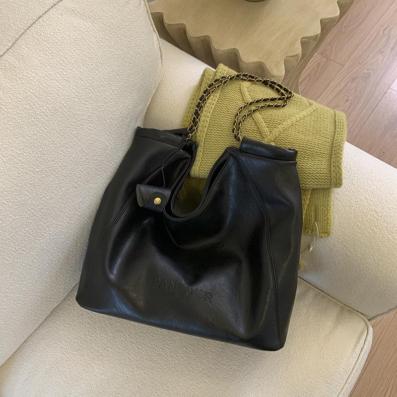 

Casual women s new versatile armpit bag commuter shoulder bag portable autumn new tote bag large capacity tide чёрный