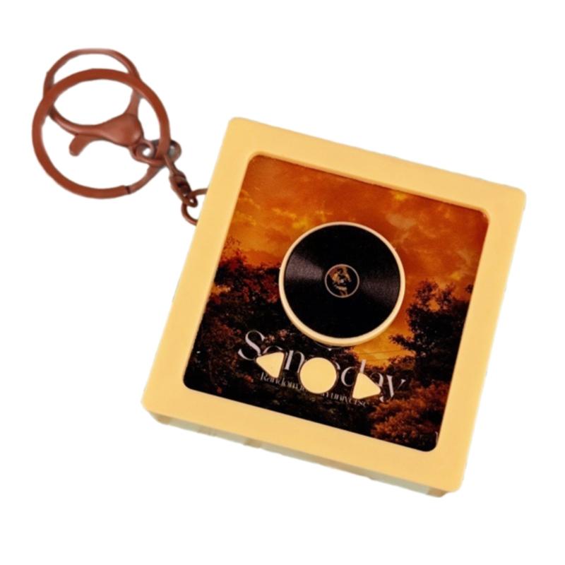 

Retro Vinyls Record Player Keychain Mini Music Box Pendants Ornamentation for Bags Car with Builts In Songs for Travel