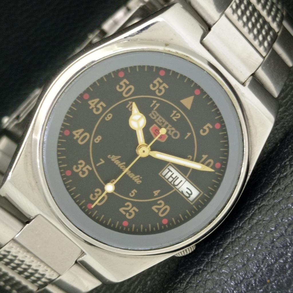 

USED GENUINE VINTAGE SEIKO 5 AUTOMATIC JAPAN MENS BLACK DIAL WATCH a434630-2 R121-a434630