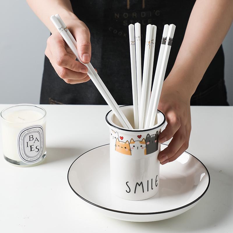 Eco-Friendly Bone China Ceramic Chopstick Set: Non-Slip, High Strength, Anti-Mold, Personalized Design for Home Use.