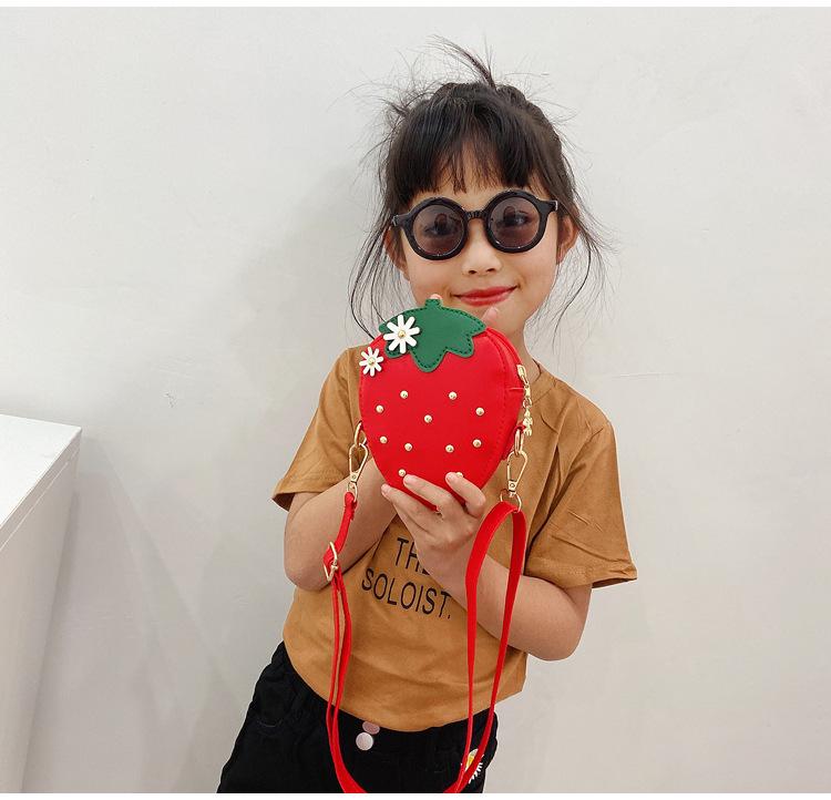 2025 Summer Korean-Style Girls' Crossbody Bag - Cute Strawberry Fashion Accessory for Little Girls