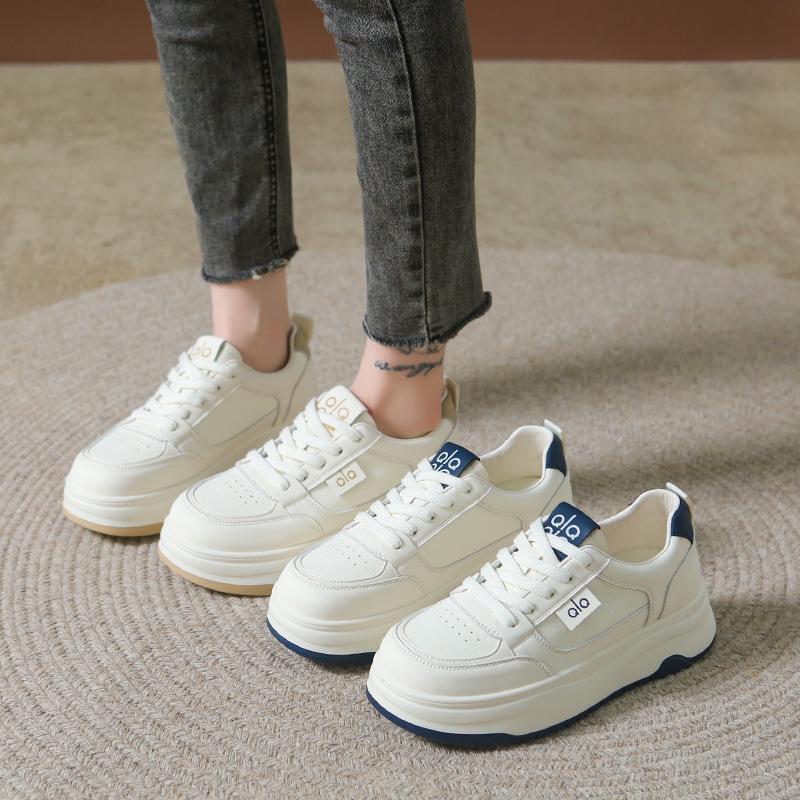 2025 new thick-soled lightweight little white shoes women's spring popular versatile leisure sports women's shoes student height-increasing board sho