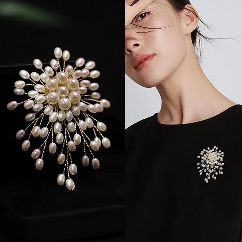 1PC Floral Shape Elegant Coat Accessories Jewelry Luxury Crystal Beaded For Women Girls Hand-woven Brooch Pin Flower Pearl