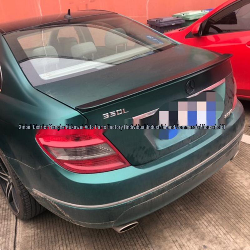 07-13 Mercedes-Benz Třída C W204 Lesklý Černý Karbonový Zadní Spoiler, Bez Vrtání Styl R