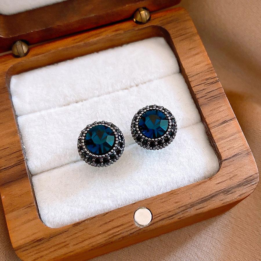 European and American retro diamond-encrusted zircon geometric round stud earrings niche earrings fashionable simple earrings women