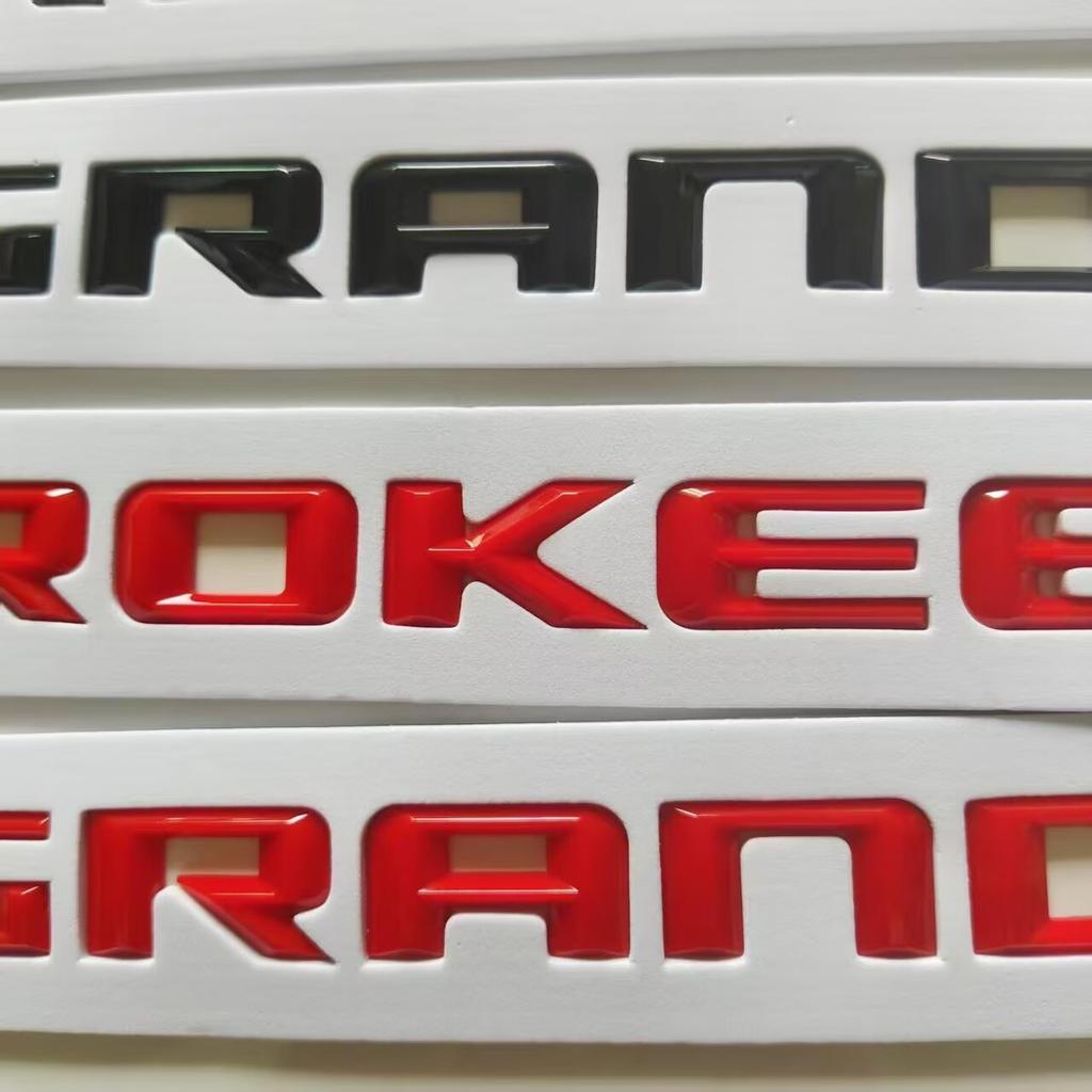 Per JEEP Grand Cherokee Emblema Lettere in ABS Styling Auto Adesivo Targhetta Nome Portiere Laterali Accessorio Auto Nero Opaco Lucido Cromo Rosso ni1