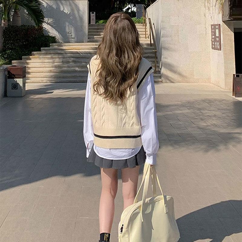 Pletený svetr v preppy stylu Vesta s výstřihem do V Korejská móda Mládežnický svetr bez rukávů Ležérní Bílý svetr Žena