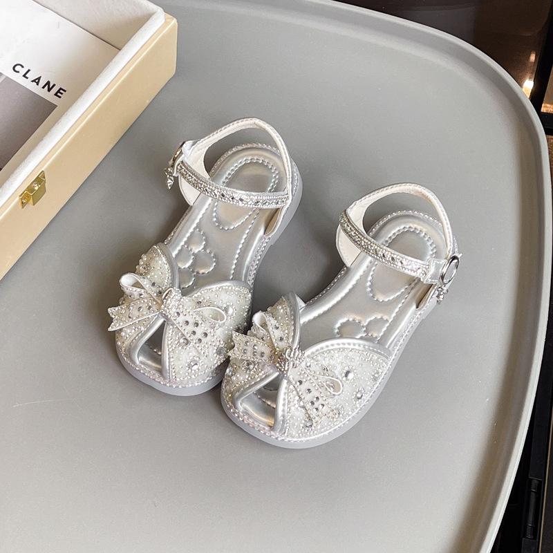

Girls bag head sandals 2025 summer new bow fashion crystal princess shoes soft sole children s beach shoes tide 24-25 yards, 2 pairs in one hand серебряный