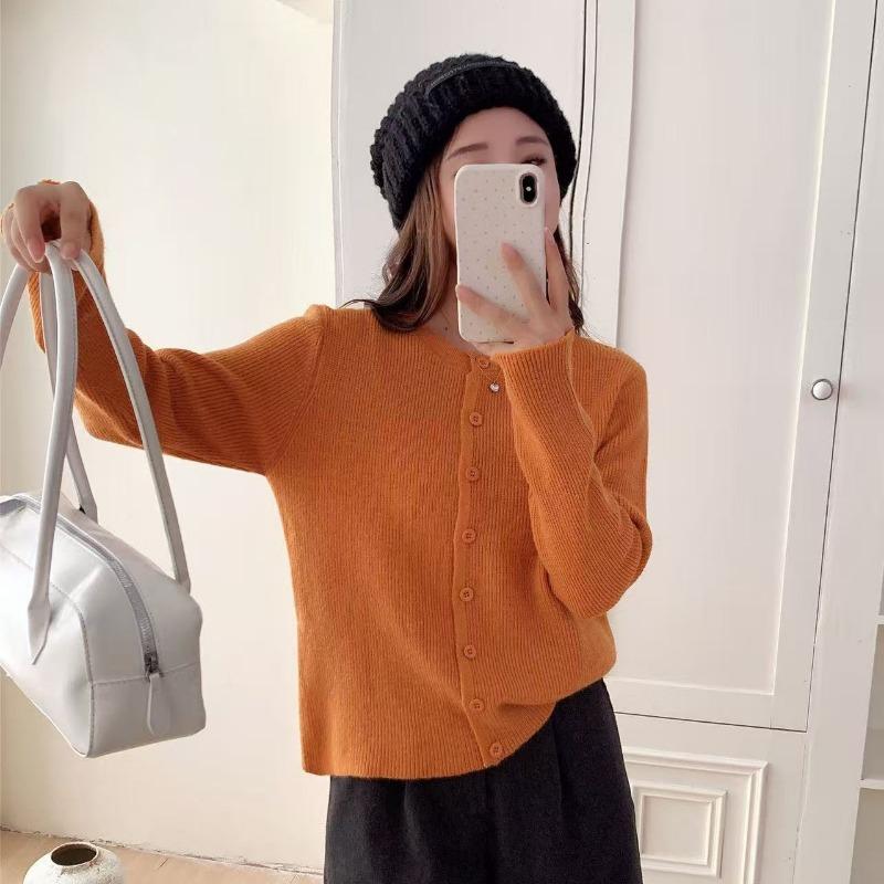 Autumn knitted cardigan small coat women's thin temperament age-reducing sweater with a thin short top
