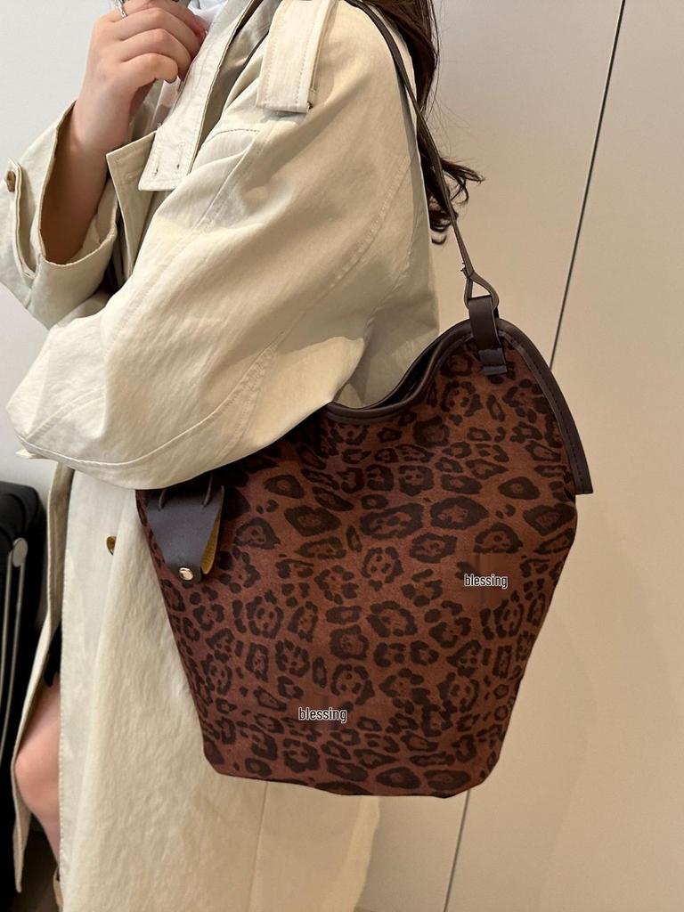 2025 Early Autumn Large-Capacity Leopard Print Retro Shoulder Tote Bag
