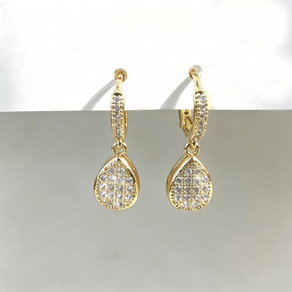 Hot-selling Minimalist Micro-paved Zircon Earrings, Teardrop-shaped Earrings, Elegant and Sophisticated Earrings.