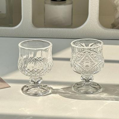 Kleines Kelchglas im koreanischen Stil mit Gravur und Prägung für Party, Bar, KTV, Soju, Sake, Weißwein, kurzstieliges Vintage-Glas
