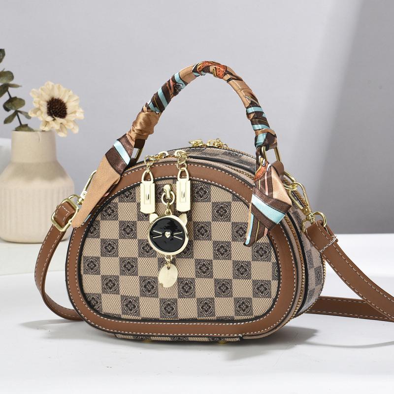 

2025 летняя шахматная доска новая милая свежая маленькая сумка высокая мода универсальная портативная женская сумка поколение 20*8*15 хаки