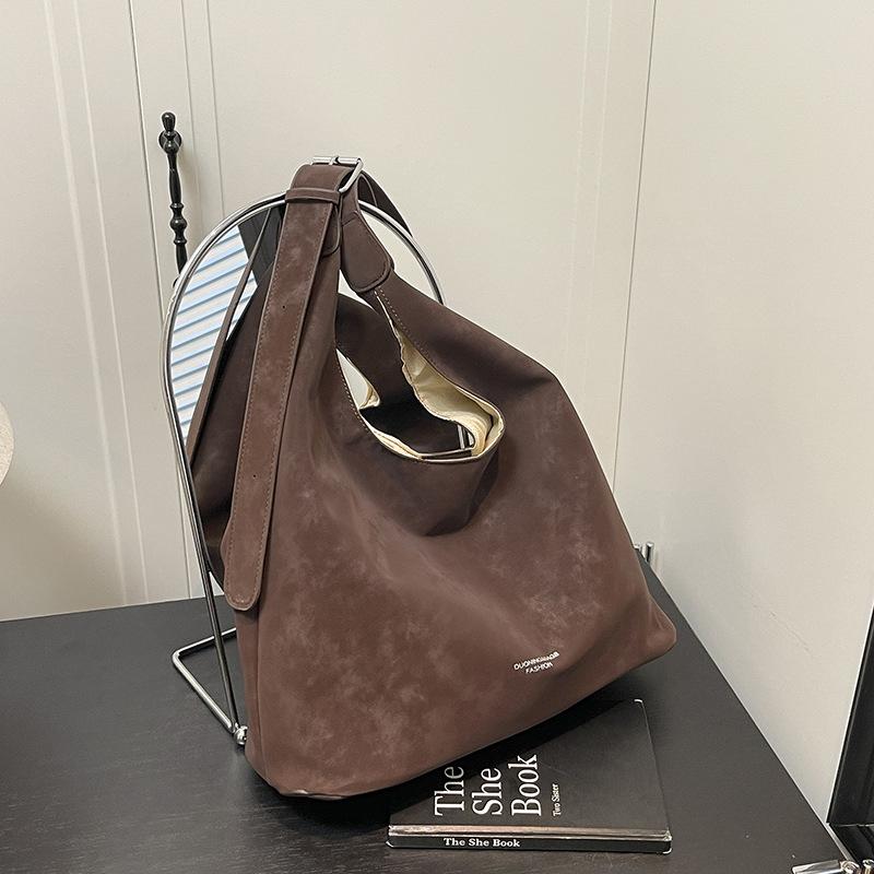 

Retro commuter bag women s bag 2025 new trendy fashion Korean tote bag versatile large-capacity underarm shoulder bag темно-коричневого кольору