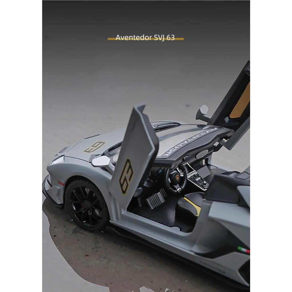 1/24 Lamborghinis Aventador SVJ63 Modelo em Liga Leve Carro Brinquedo Diecasts Fundição de Metal Som e Luz Carros Brinquedos para Crianças Veículo