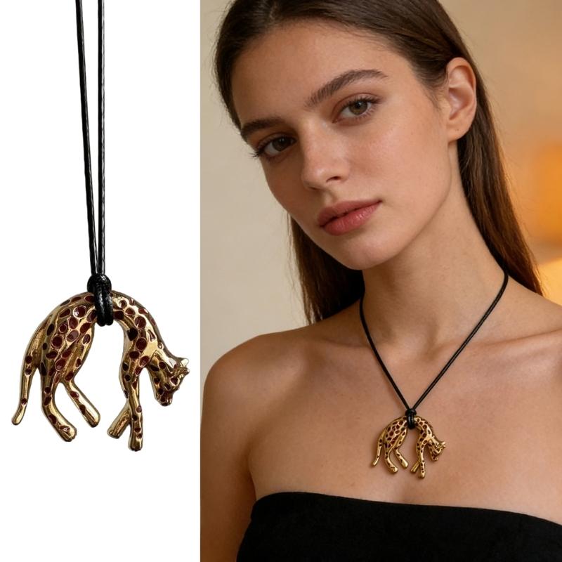 Sophisticated Panther Detail Necklace Enamel Accent Delicate Pendant Clavicle Chain Perfect For Evening Outfits
