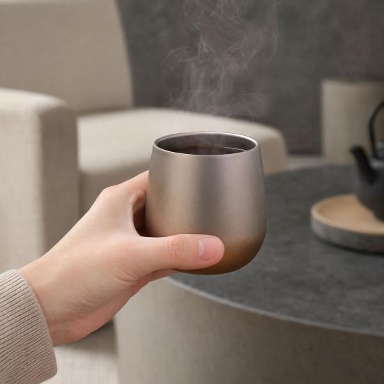 Ren Titanium Kop, Dobbeltvægget Vakuumisoleret Tumbler med Isbelagt Finish, 260ml Æggeformet Campingkrus til Udendørs