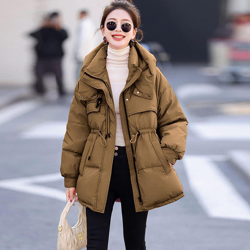 

Hooded tooling waist down jacket women s 2025 winter new fashion warm horn buckle fashionable small coat M темно-коричневого кольору