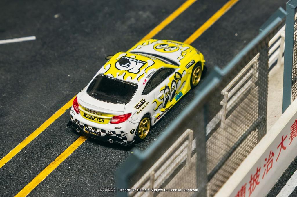 Speedmaster Japan TARMACWORKS Toyota GR86 MOONEYES Finished Model 1/64 T64G-038-MOON