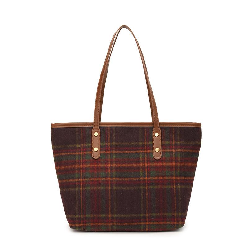 Stylish And Spacious Women's Shoulder Bag In Trendy Wool Fabric For Everyday Use