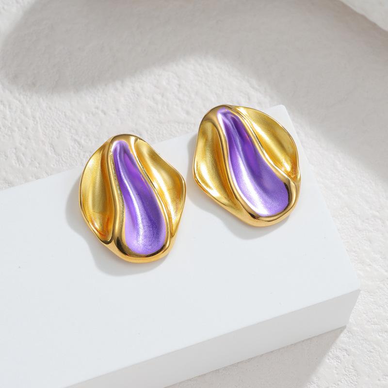 Ins Stainless Steel Irregular Pleated Contrast Color Stud Earrings for Women - Niche Design, Simple Commuting Accessory for Autumn and Winter.