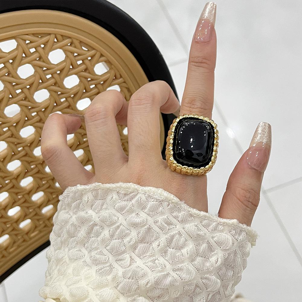 New Round Texture Hollow Fashionable Ring - Unique, Versatile, Bold and High-end Style Finger Ring