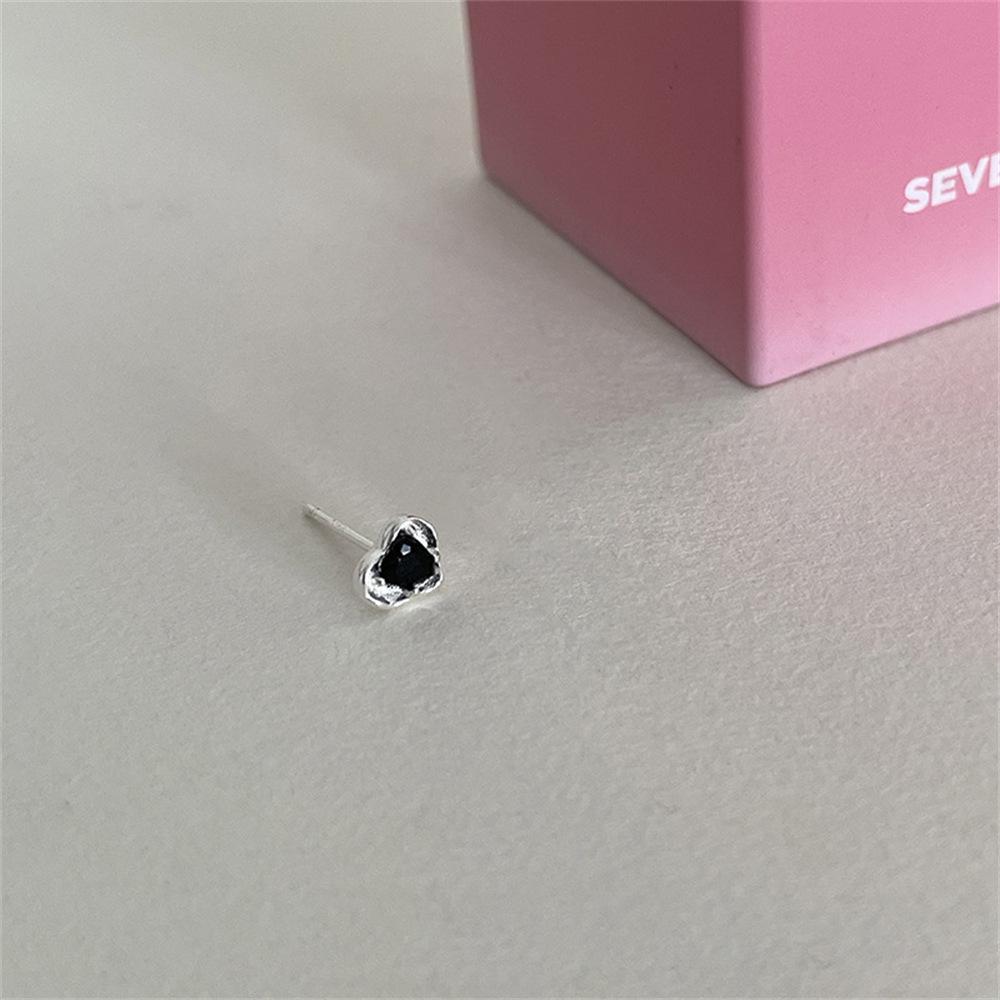 Color Zircon Stud Earrings Women's Love Bone Stud Design Sweet Cool Cochlear Stud Earrings Earrings