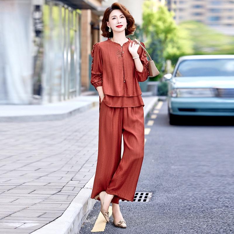 Elegante Set Estivo 2026 in Due Pezzi: Pantaloni larghi alla moda che contrastano l'età per donne di mezza età ed anziane