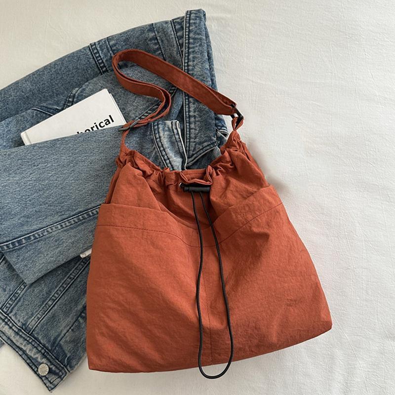 Fashion Drawstring Shoulder Bag Travel Casual Nylon Tote Bag Large Capacity Waterproof Crossbody Bucket Bag Women