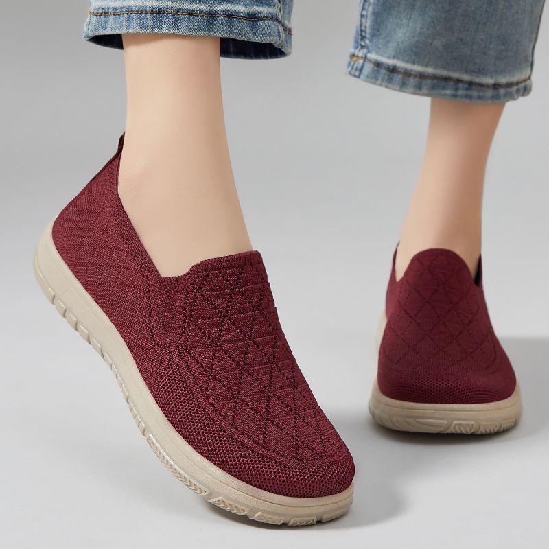 Women's Versatile Summer Low-Cut Slip-On Flat Shoes - Soft Sole Comfort for Mom