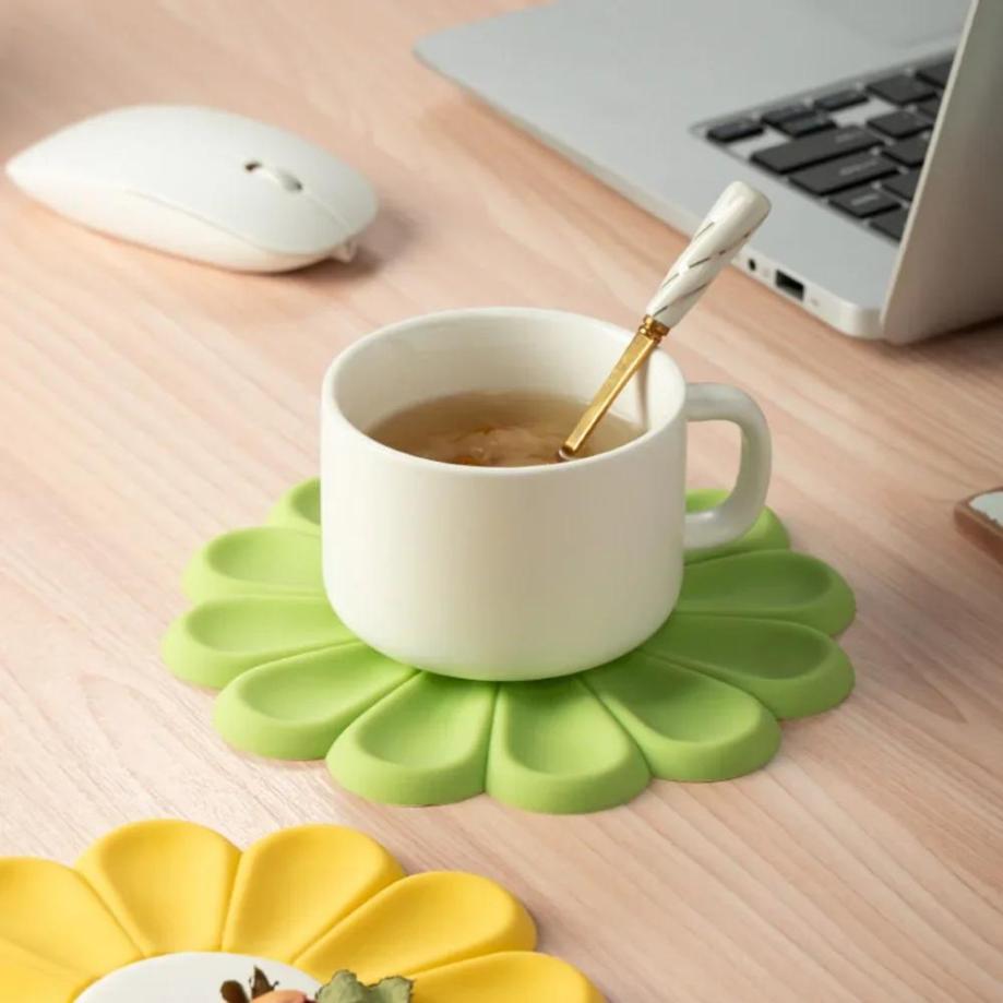 1 Pcs Daisy Shape Silicone Coaster Kitchen Table Heat Resistant Anti-scalding Mat Cup Tableware Placemat Table Decoration