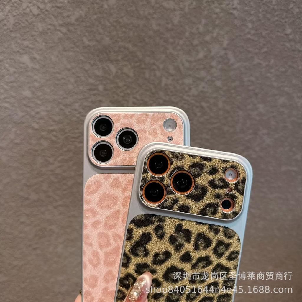The new electroplated leather leopard print is suitable for iPhone17Promax mobile phone case 16pro fine hole 15 protective case.