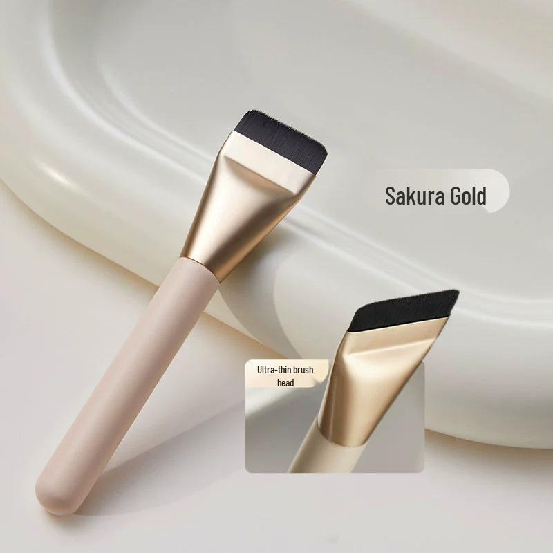 Streak-Free Flat-Head Foundation and Concealer Brush for Smooth Makeup Application
