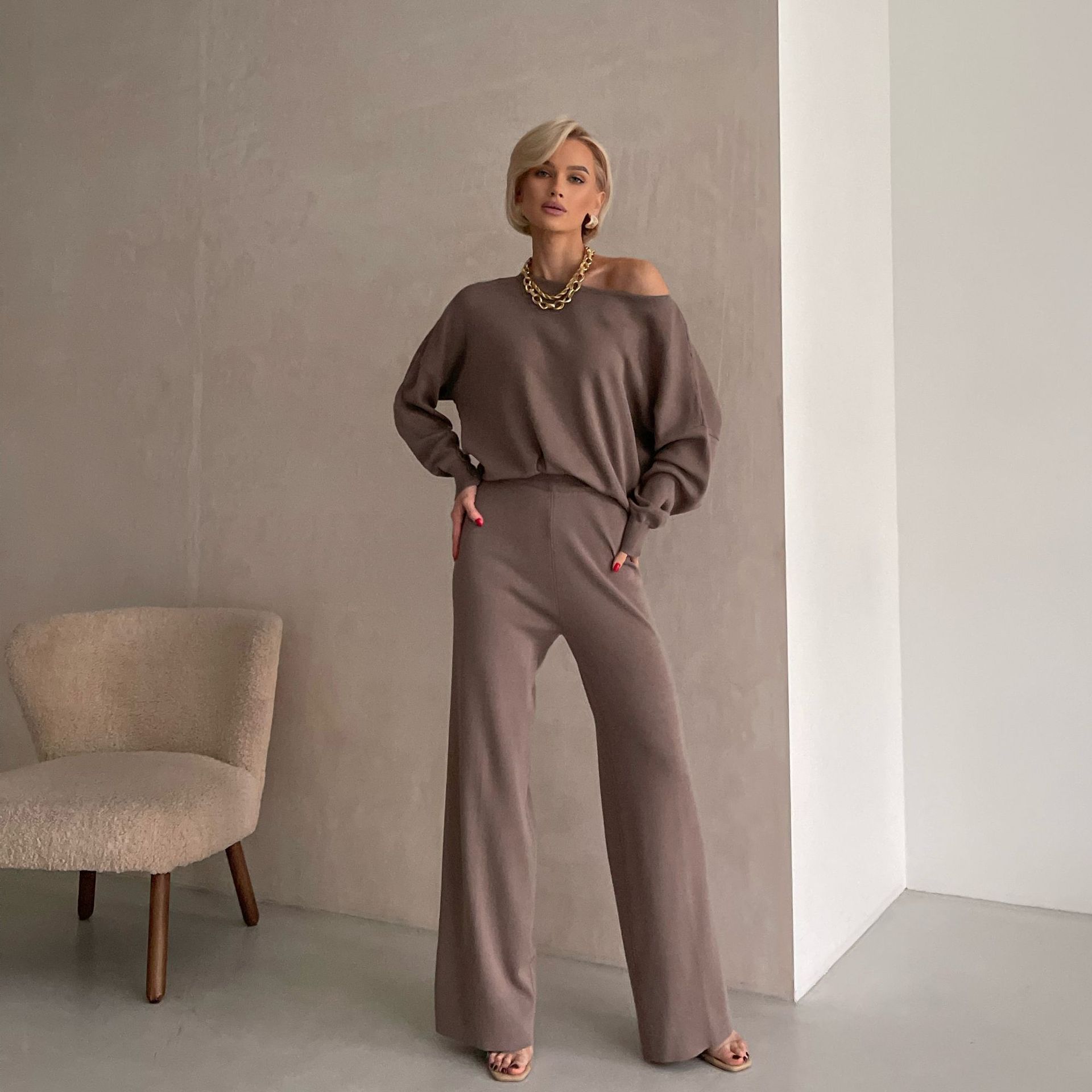 

2023 транскордонний весняний новий трикотажний костюм з двох частин із похилими плечима, темпераментний повсякденний і тонкий жіночий одяг для поїздок One size